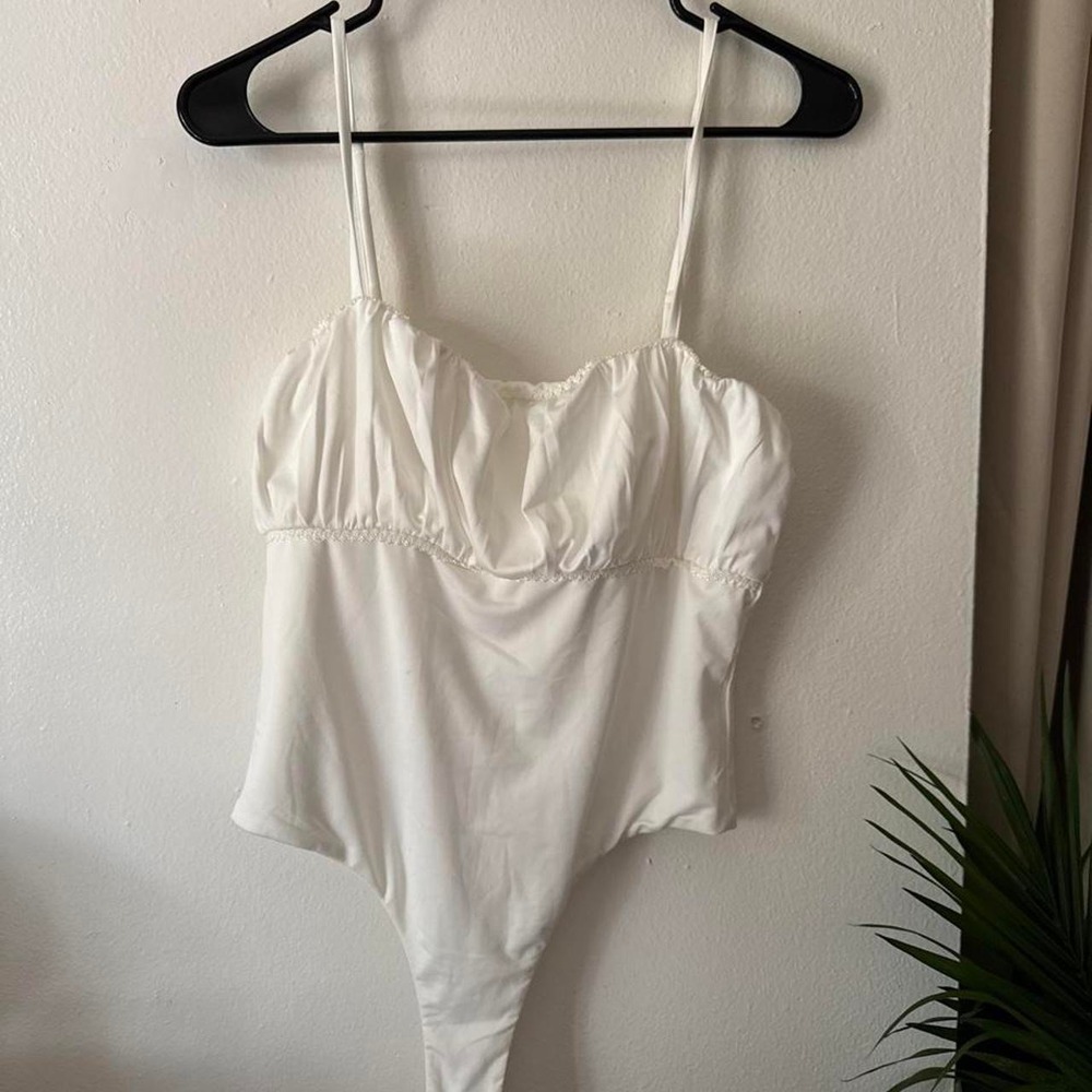 Princess Polly white bodysuit in a US 10